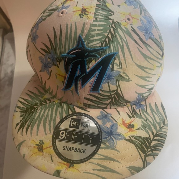 Florida Marlins 9Fifty Cooperstown Collection Floral Beach Hawaiian Snapback Hat - Picture 7 of 10